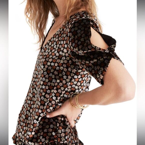 Madewell Velvet Tulip-Sleeve Ruffle Top in Petite Blooms - Picture 3 of 10